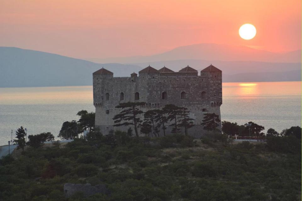Karla Babic Appartement Senj  Buitenkant foto